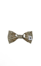 Load image into Gallery viewer, Gold Champagne Bow tie
